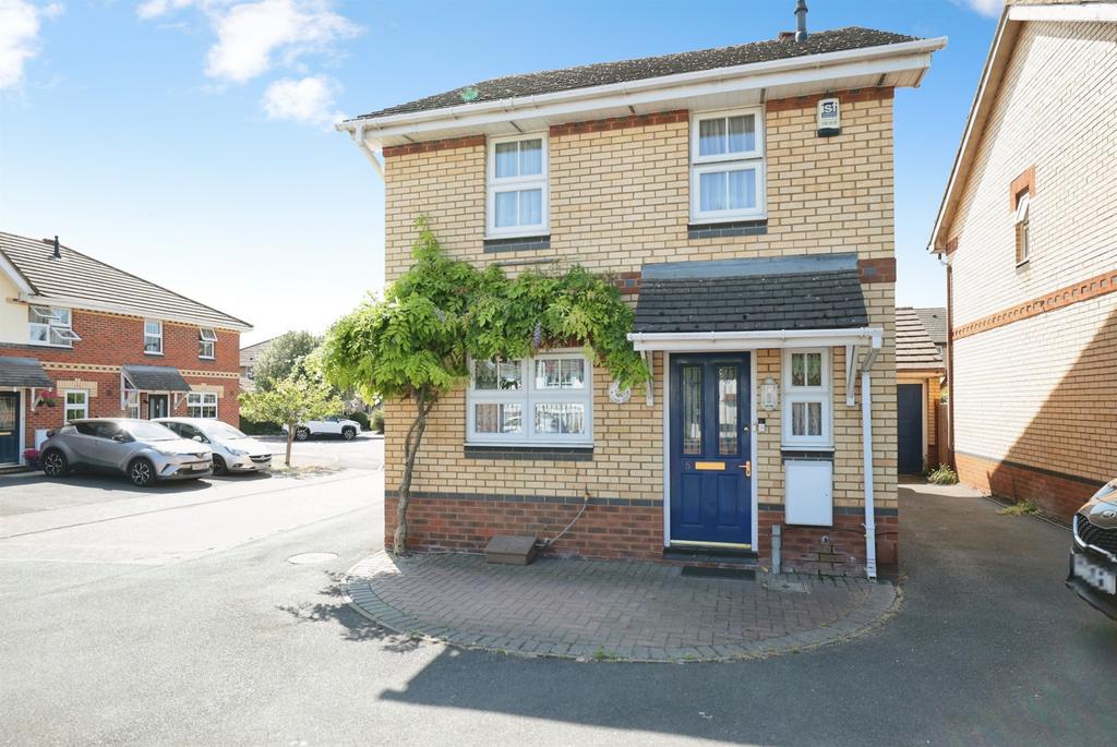 Detached house exterior, driveway
