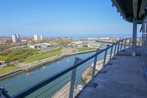 3 bedroom apartment to rent, West Wear Street, City Centre, Sunderland