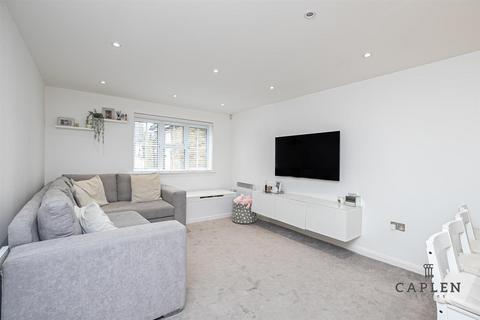 undefined, Retreat Way, Chigwell