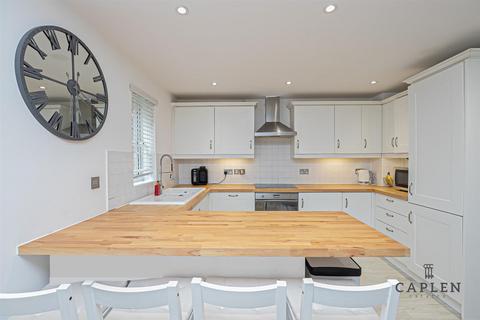 undefined, Retreat Way, Chigwell