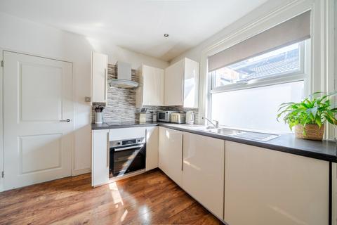 2 bedroom flat for sale, Bruce Road, Mitcham, CR4