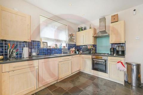 2 bedroom house to rent, Aylmer Road, London