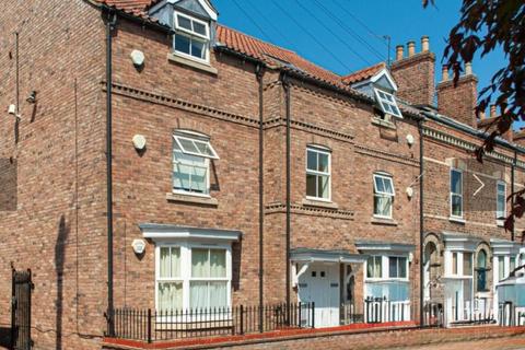 2 bedroom apartment to rent, Lawrence Street