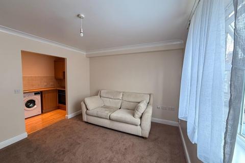 2 bedroom apartment to rent, Lawrence Street