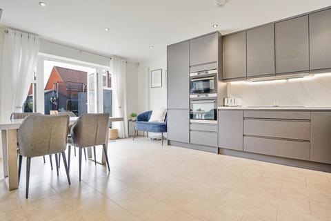 5 bedroom detached house for sale, Collingwood Gardens, Milton Keynes MK10