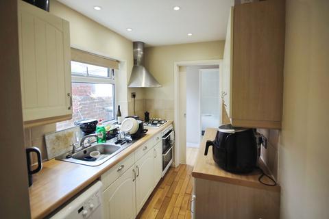2 bedroom terraced house to rent, Arthur Street, York, YO10