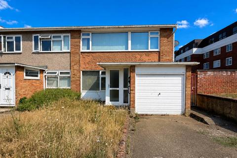 Falkirk Close, Hornchurch, RM11