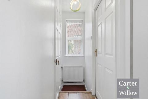 3 bedroom apartment for sale, Gainsborough, Dagenham, Essex
