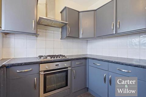 3 bedroom apartment for sale, Gainsborough, Dagenham, Essex