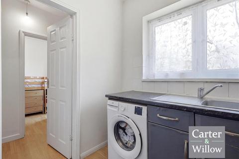 3 bedroom apartment for sale, Gainsborough, Dagenham, Essex