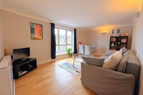 1 bedroom flat for sale, Essex Road, London, N1
