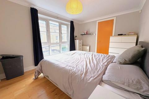 1 bedroom flat for sale, Essex Road, London, N1