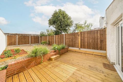 2 bedroom flat for sale, Finborough Road, Tooting SW17
