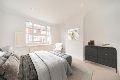 2 bedroom flat for sale, Finborough Road, Tooting SW17