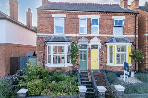 3 bedroom semi-detached house for sale, Woolhope Road, Worcester