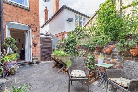 3 bedroom semi-detached house for sale, Woolhope Road, Worcester