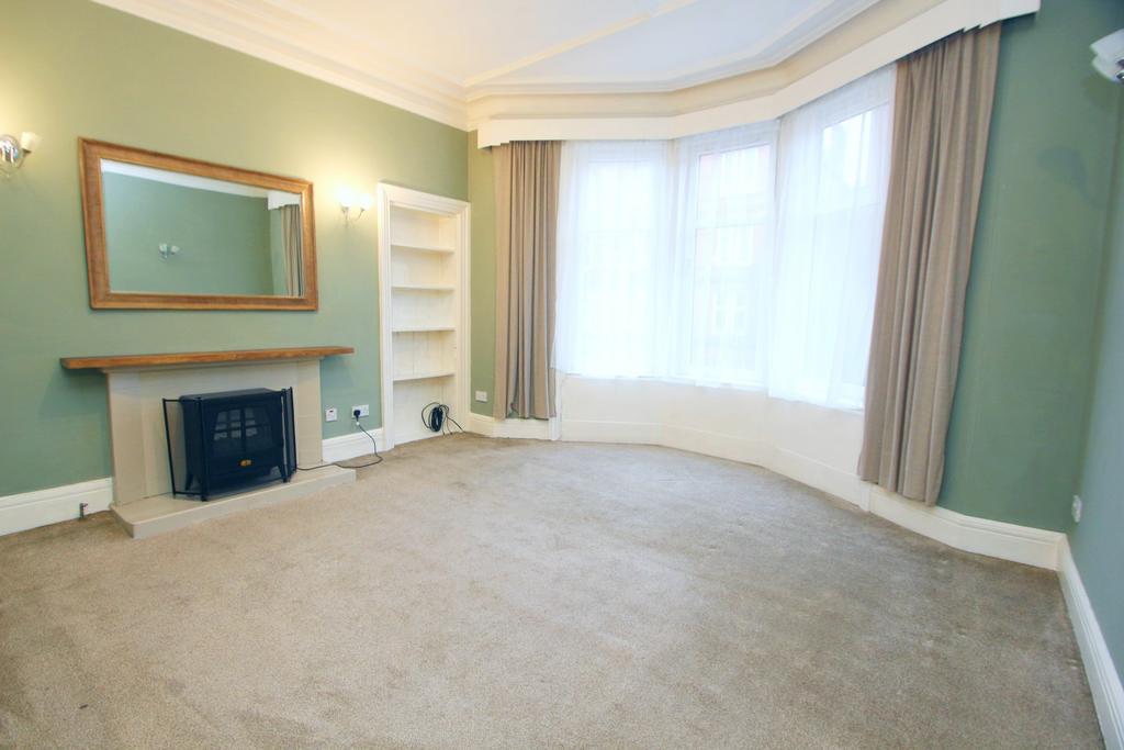 Apartment in Glasgow, Waverley Park, Crossmyloof - View 2