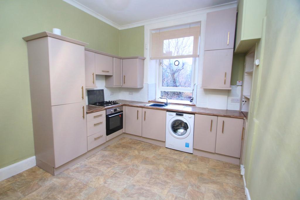 Apartment in Glasgow, Waverley Park, Crossmyloof - View 4