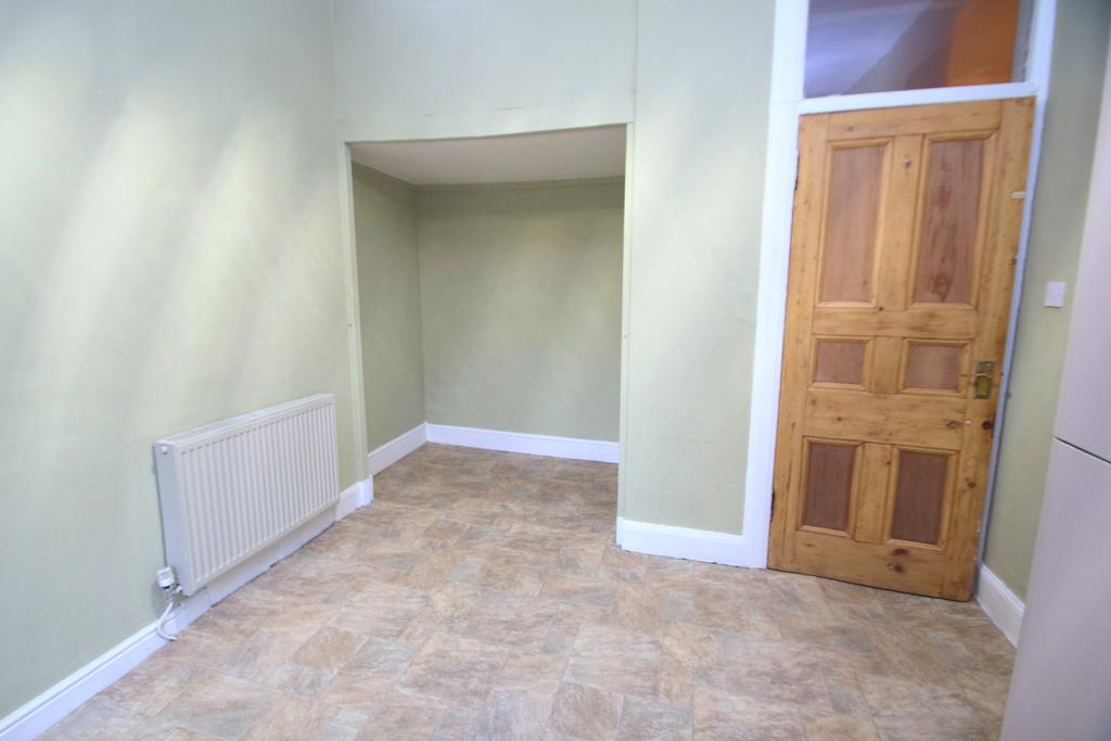 Apartment in Glasgow, Waverley Park, Crossmyloof - View 5