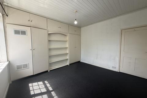 2 bedroom terraced house to rent, Station Road, Rugeley, WS15