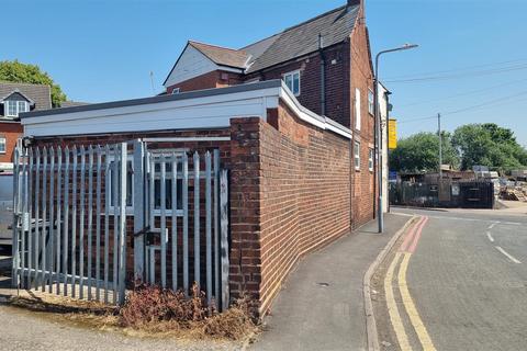 Studio to rent, Swan House, 76 Lower High Street, Cradley Heath,