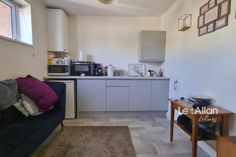 Studio to rent, Swan House, 76 Lower High Street, Cradley Heath,