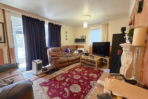 3 bedroom semi-detached house for sale, Willow Avenue, Wednesbury WS10