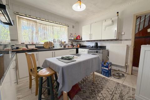 3 bedroom semi-detached house for sale, Willow Avenue, Wednesbury WS10