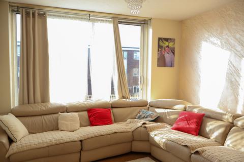 2 bedroom flat for sale, The Larches, Luton LU2