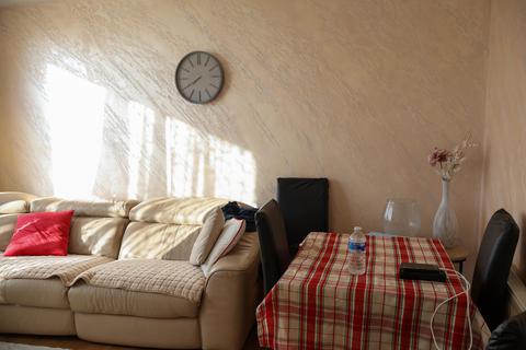 2 bedroom flat for sale, The Larches, Luton LU2