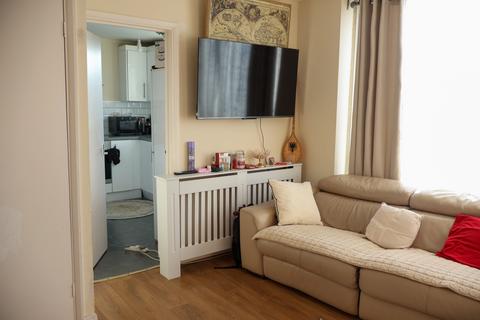2 bedroom flat for sale, The Larches, Luton LU2