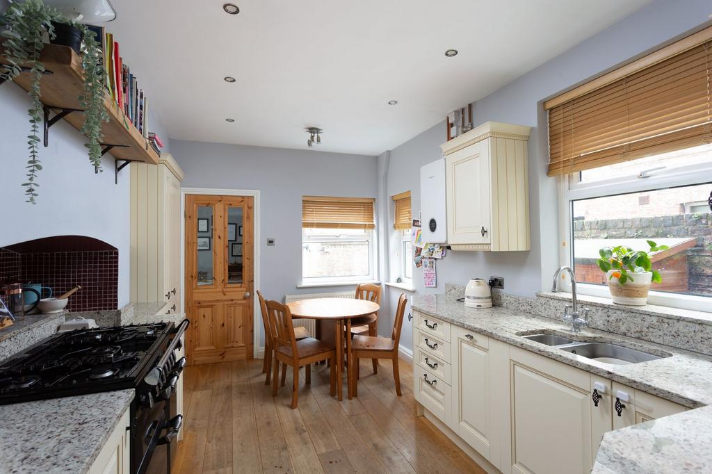 Markham Crescent, York, YO31 - More