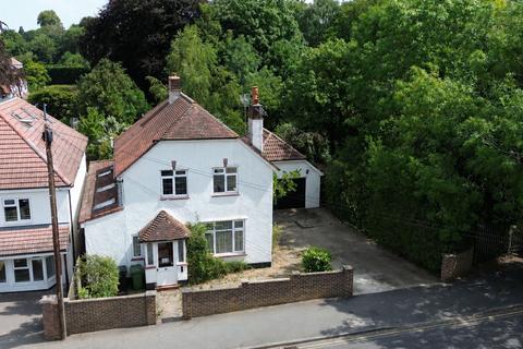 Windmill Lane, Epsom KT17