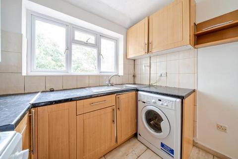 2 bedroom flat to rent, Windsor Road, Slough, SL1