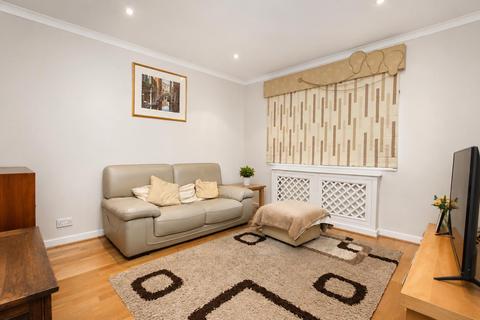 5 bedroom detached house for sale, Sheraton Close,Elstree