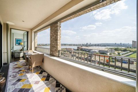 2 bedroom flat for sale, Lock Side Way, London E16