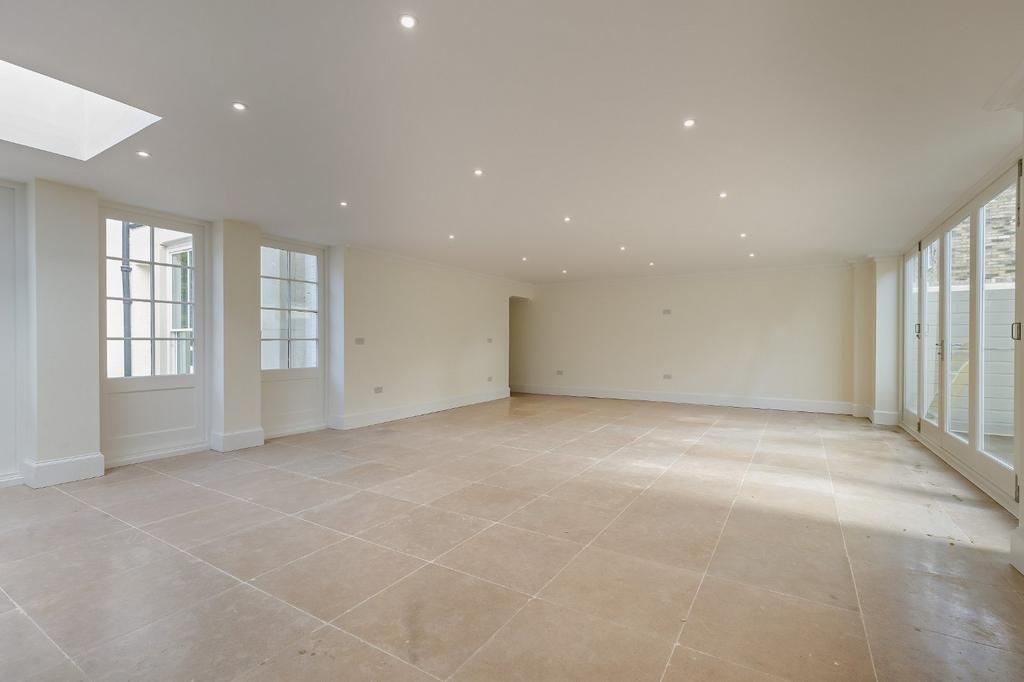 House in Cambridge, Petersfield - More