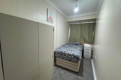 2 bedroom house share to rent, 2 Rooms Available On Ryde Park Rd, Rednal