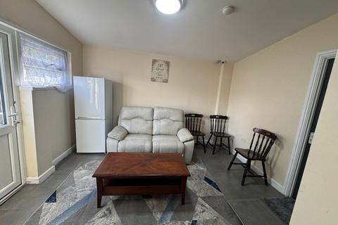 2 bedroom house share to rent, 2 Rooms Available On Ryde Park Rd, Rednal