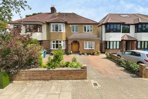 Whitchurch Gardens, Edgware, HA8
