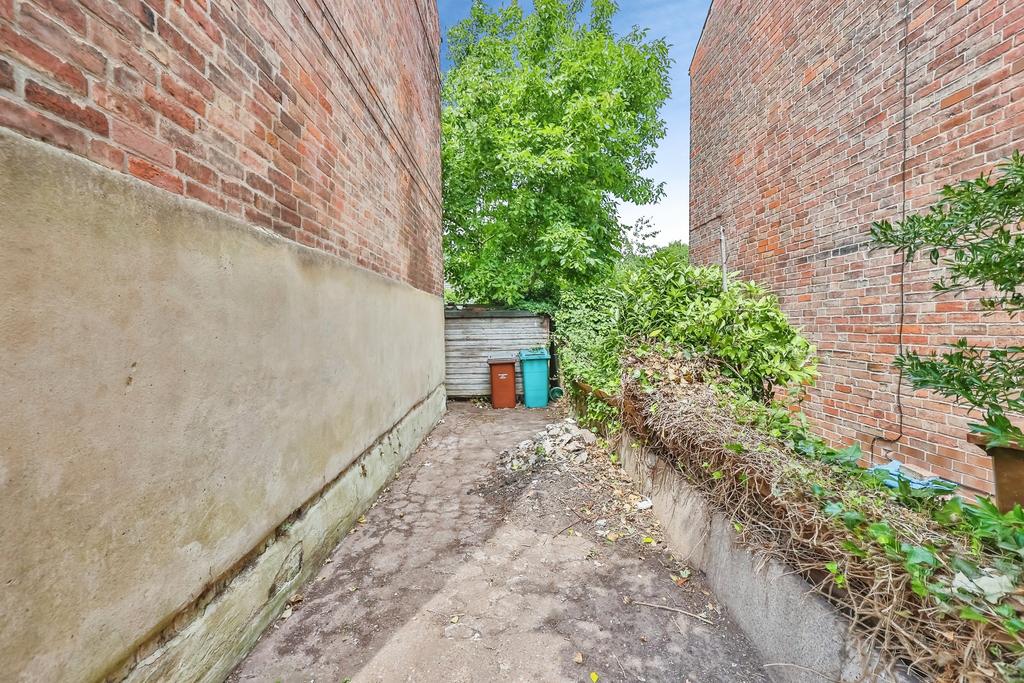 House in Nottingham, Nottinghamshire - View 3