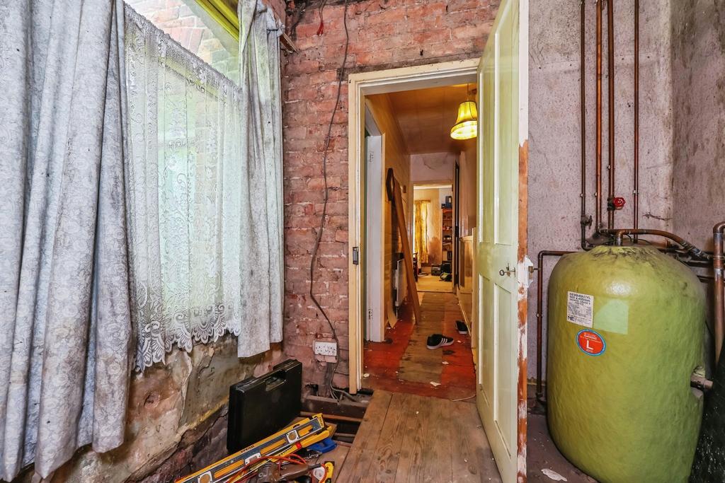 House in Nottingham, Nottinghamshire - More