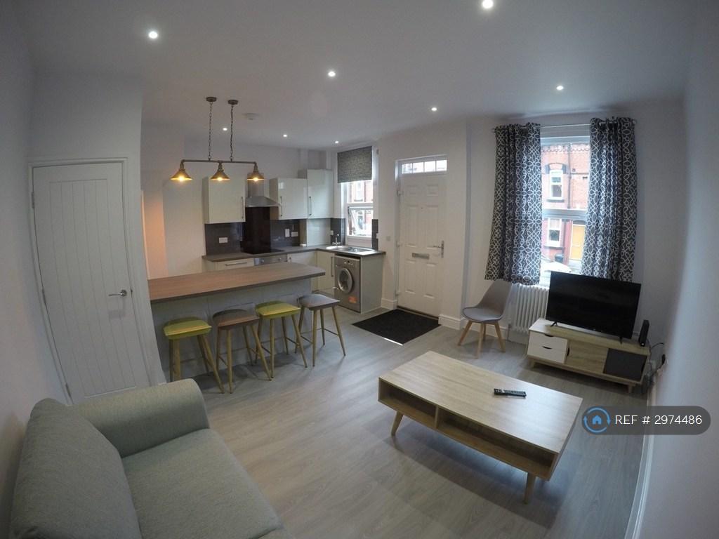 House in Leeds, West Yorkshire - View 2