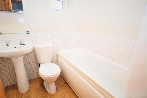 2 bedroom terraced house to rent, Macclesfield Road, Whaley Bridge, SK23