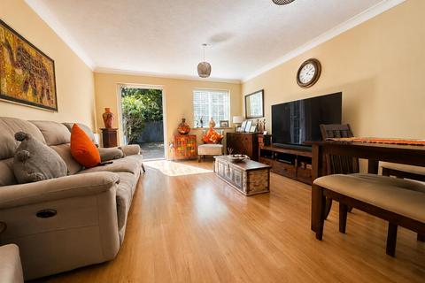 2 bedroom semi-detached house for sale, Kinnaird Close, Slough