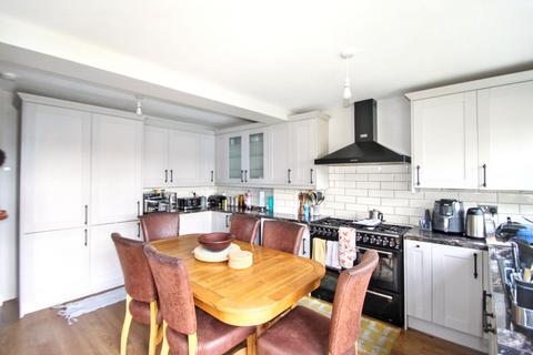 4 bedroom end of terrace house for sale, Bluehouse Road, London, E4
