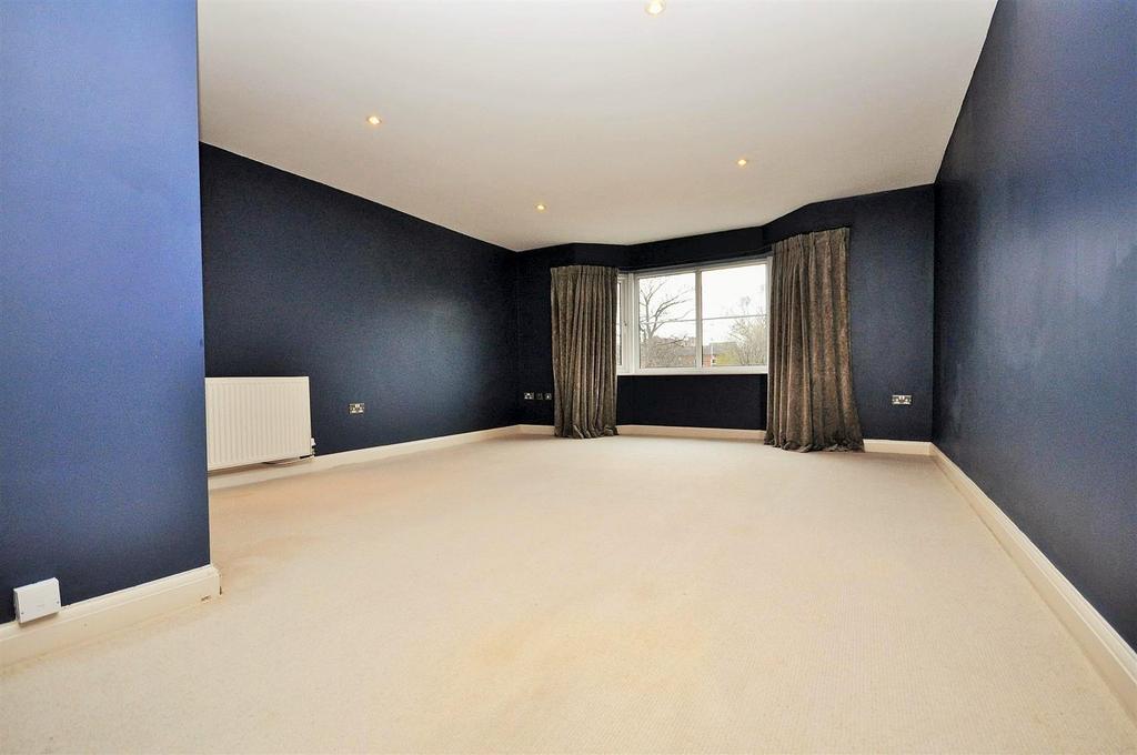 Apartment in York, Clifton - View 2