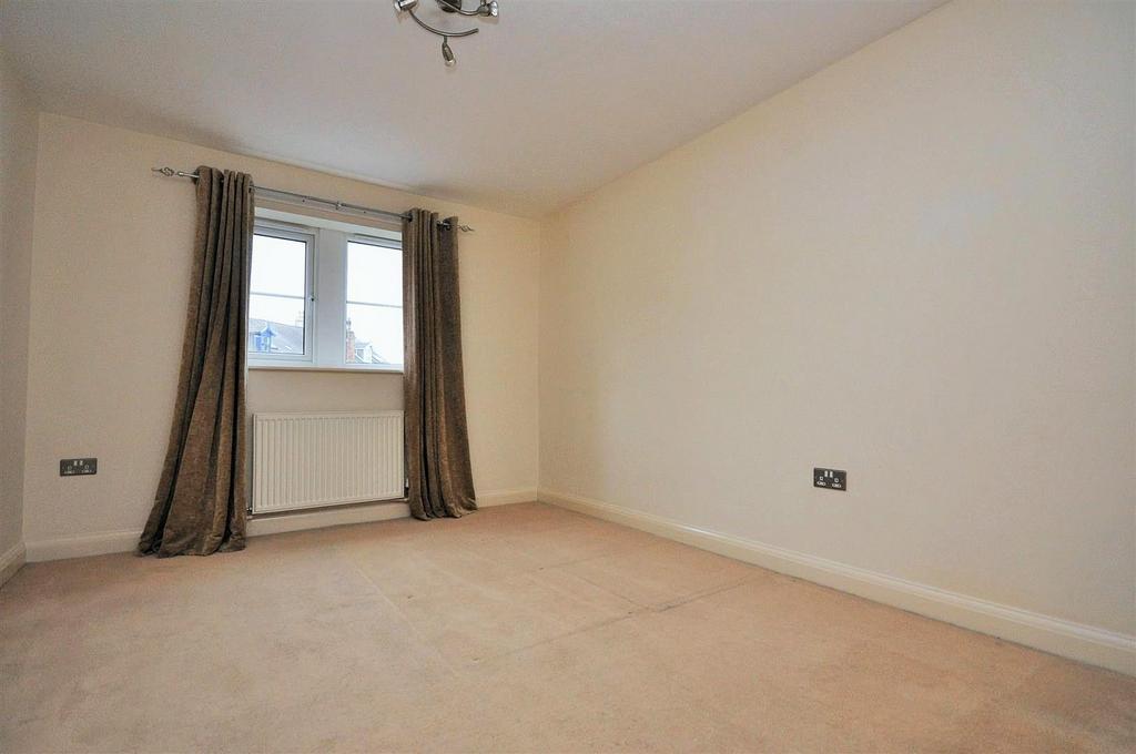 Apartment in York, Clifton - View 3