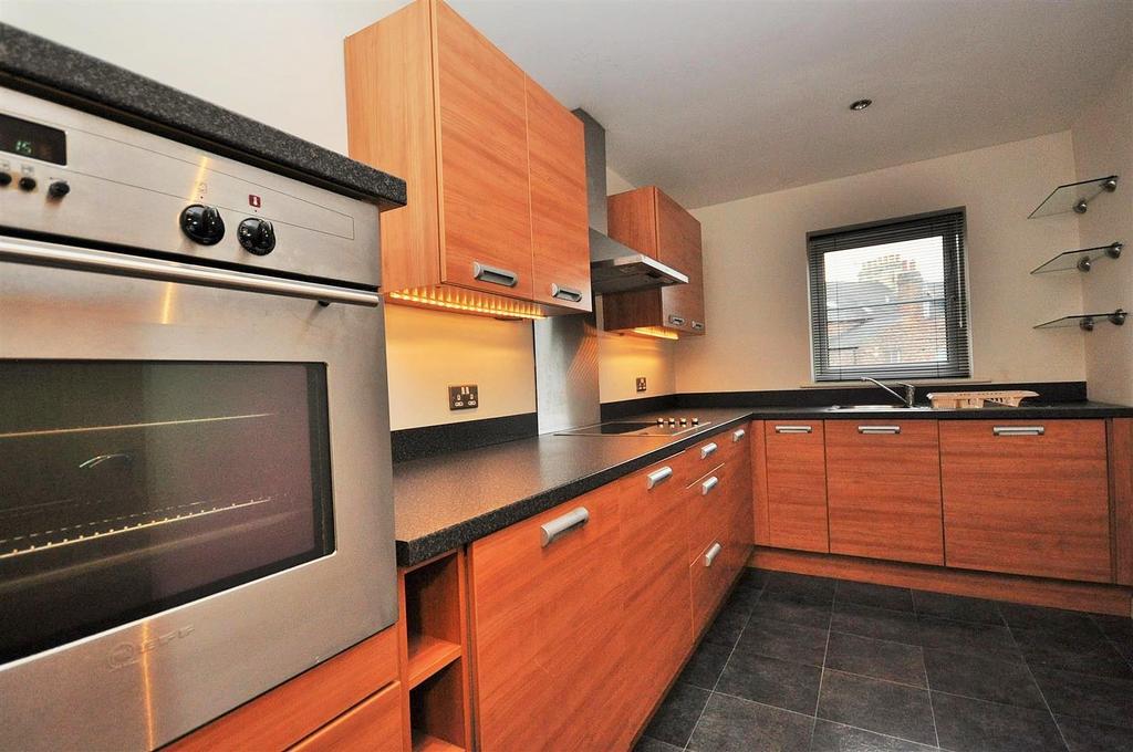 Apartment in York, Clifton - View 4