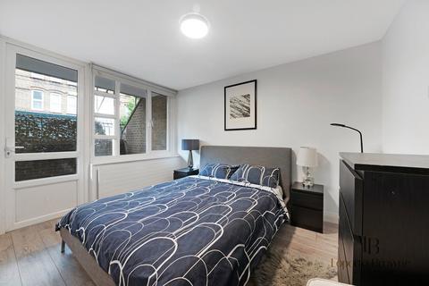 2 bedroom farm house to rent, Heather Walk, W10